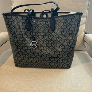 NWT Michael Kors Eliza Large East West Open Snap Tote